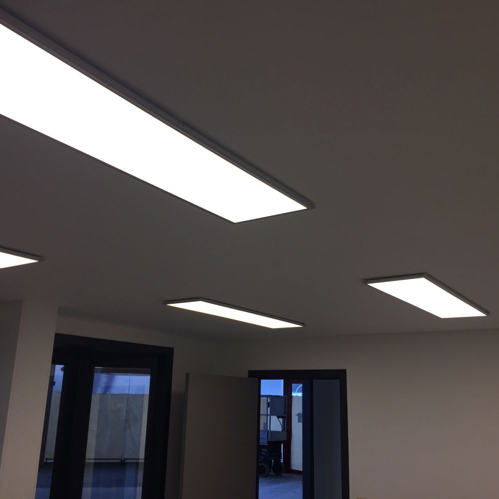 afbeelding van kantoorruimte met LED panelen